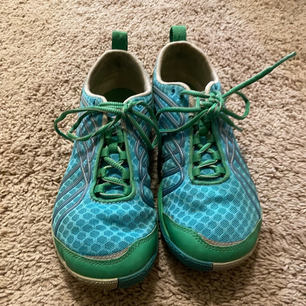 Merrill sneakers to be worn with or without socks size 8